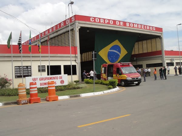 18° Batalhão do Corpo de Bombeiros da PM/SP. Localizado na Rua Cabo José Maria Schiavelli, 193 - Vila Porto, Barueri, SP