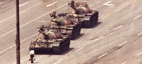 Entre 3 e 4 de junho de 1989, o exército da China causou a morte de milhares de pessoas comuns de seu próprio país.