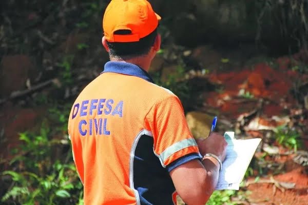 Queda de pilar assusta vizinhos e Defesa Civil é acionada