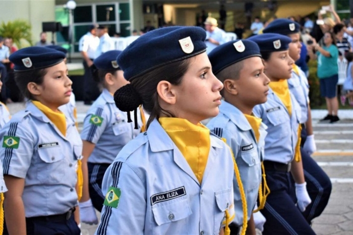 Lula determinou o fim das escolas cívicos militares, um dos pouquíssimos casos de sucesso no fracassado sistema educacional estatal.