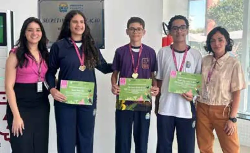 Alguns dos alunos de Barueri, medalhistas na 18ª Olimpíada Brasileira de Matemática das Escolas Públicas (OBMEP).